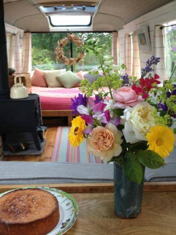 Foto - Eski otobüsü tatil evine dönüştürdü!