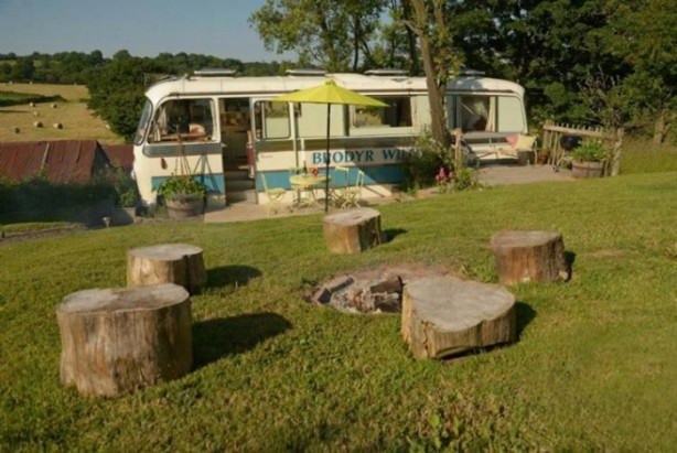 Foto - Eski otobüsü tatil evine dönüştürdü!