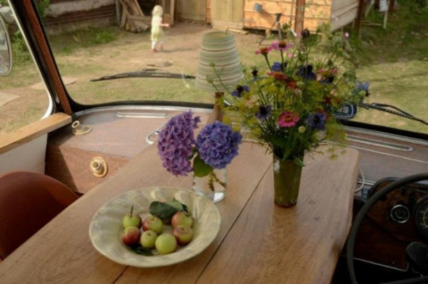 Foto - Eski otobüsü tatil evine dönüştürdü!