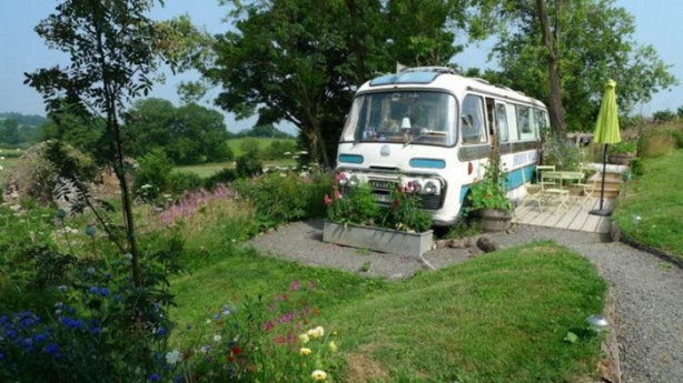 Foto - Eski otobüsü tatil evine dönüştürdü!