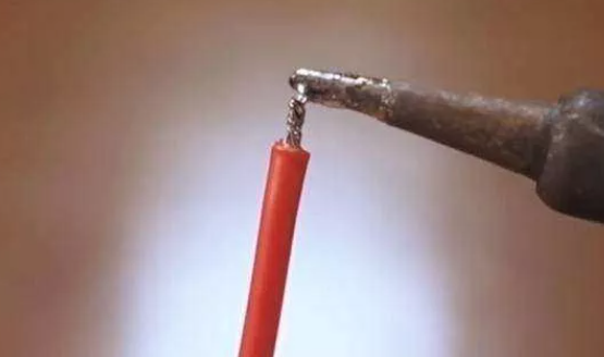 Foto - Eski telefonlarınızı sakın atmayın! Öyle bir şey geliştirildi ki, milyonlar meraklandı