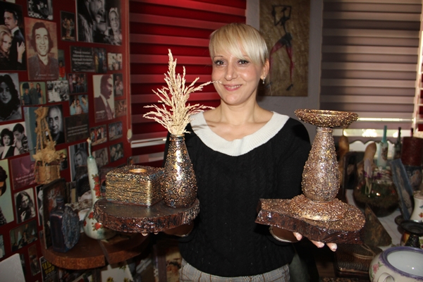 Foto - Eski ve atık eşyaları dekoratif ürünlere dönüştürüyor