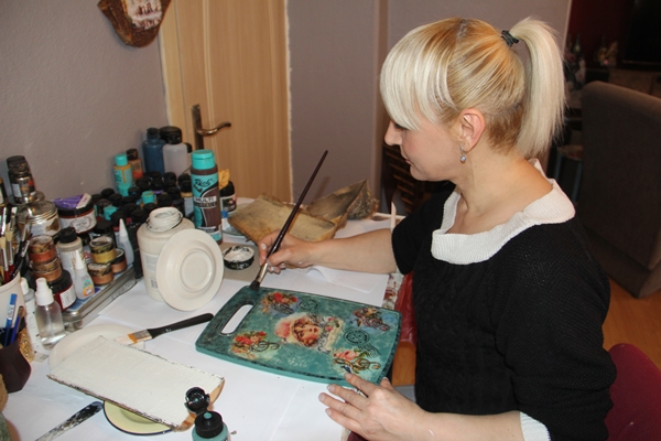 Foto - Eski ve atık eşyaları dekoratif ürünlere dönüştürüyor