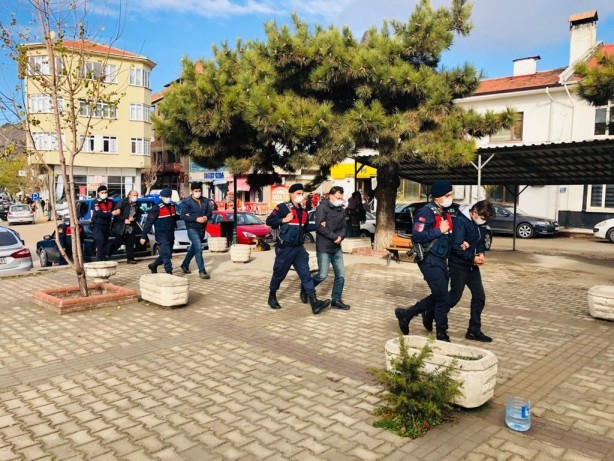 Foto - Eskişehir'de 1000 yıllık İncil ele geçirildi! 