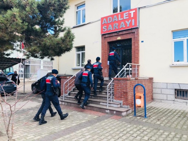 Foto - Eskişehir'de 1000 yıllık İncil ele geçirildi! 