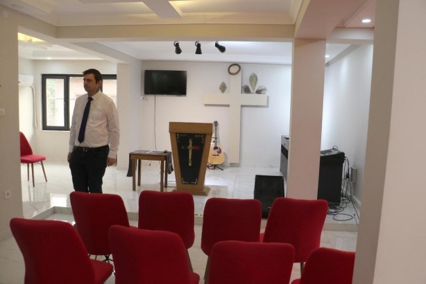 Foto - Eskişehir'de, kilise pastörüne okkalı bir tokat attı, gerekçesi "Yok artık" dedirtti! Sen mevzuyu çok yanlış anlamışsın dayı