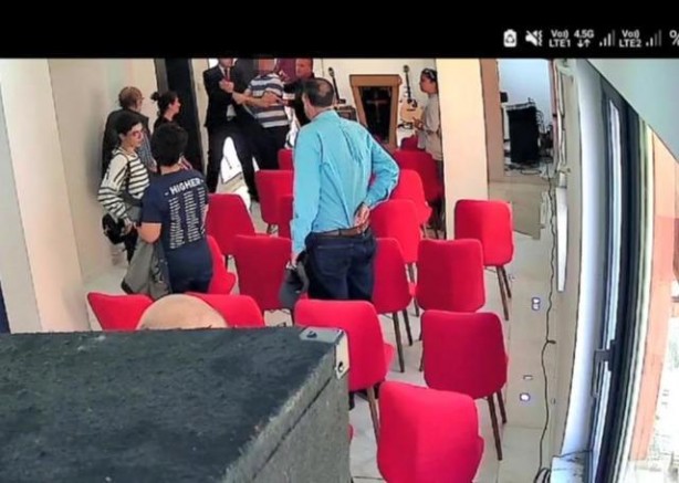 Foto - Eskişehir'de, kilise pastörüne okkalı bir tokat attı, gerekçesi "Yok artık" dedirtti! Sen mevzuyu çok yanlış anlamışsın dayı