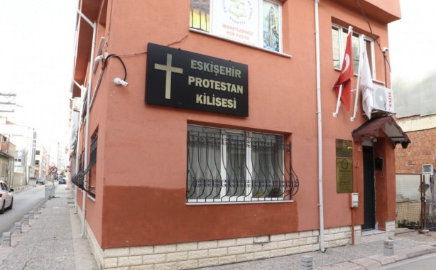 Foto - Eskişehir'de, kilise pastörüne okkalı bir tokat attı, gerekçesi "Yok artık" dedirtti! Sen mevzuyu çok yanlış anlamışsın dayı