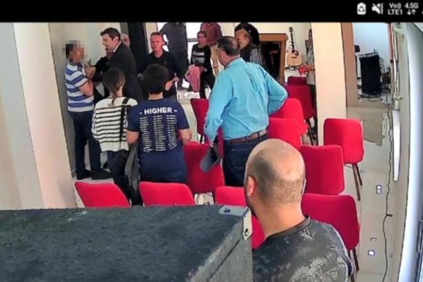 Eskişehir'de, kilise pastörüne okkalı bir tokat attı, gerekçesi "Yok artık" dedirtti! Sen mevzuyu çok yanlış anlamışsın dayı