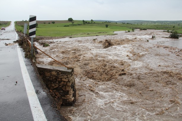 Foto - Eskişehir'de sel felaketi! Evler yıkıldı hayvanlar telef oldu