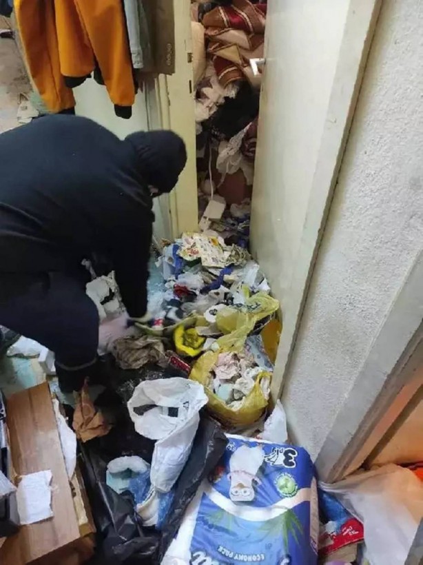 Foto - Eskişehir’de, şikayet üzerine apartman dairesine giden ekipler, şaşkınlıktan dondu kaldı! Bu rezaleti tarif edecek kelime yok! Anne ile oğlu…