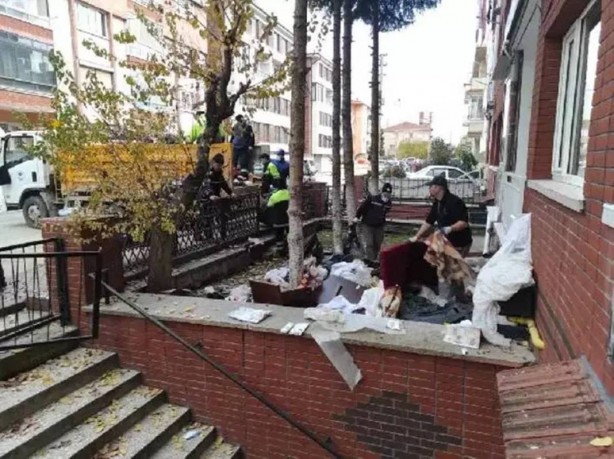 Foto - Eskişehir’de, şikayet üzerine apartman dairesine giden ekipler, şaşkınlıktan dondu kaldı! Bu rezaleti tarif edecek kelime yok! Anne ile oğlu…