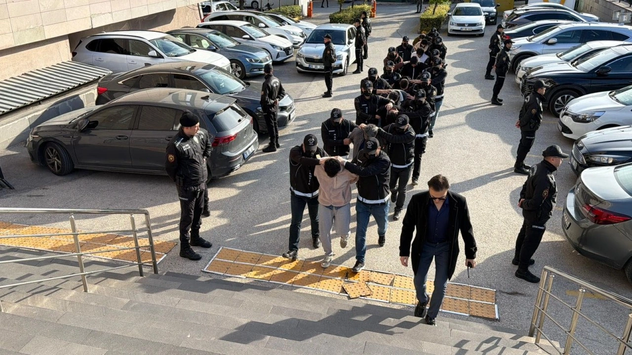 Eskişehir’de zehir tacirlerine darbe! 9 gözaltıdan 8’i tutuklandı