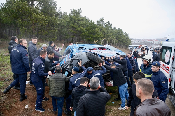 Foto - Eskişehir'de zincirleme kaza! Çok sayıda yaralı asker var