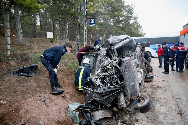 Foto - Eskişehir'de zincirleme kaza! Çok sayıda yaralı asker var