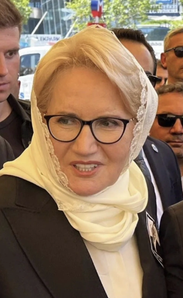 Foto - Esmer, kumral şimdi de sarışın Meral abla! İmaj değişikliği dense de sebebi başka