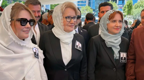 Foto - Esmer, kumral şimdi de sarışın Meral abla! İmaj değişikliği dense de sebebi başka