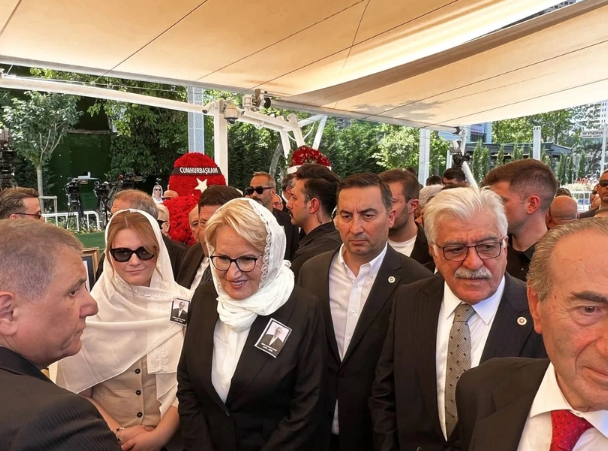 Foto - Esmer, kumral şimdi de sarışın Meral abla! İmaj değişikliği dense de sebebi başka