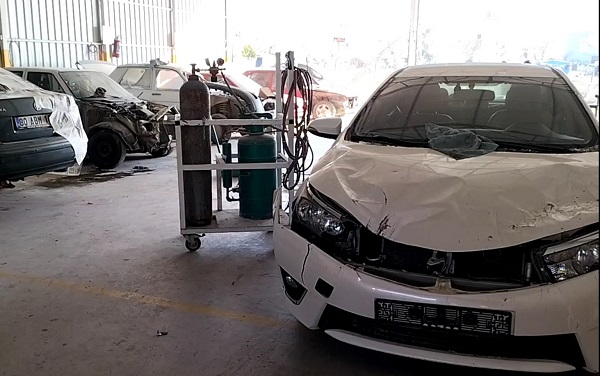 Foto - Esnaf yaraları sarmak için çalışmaya başladı! Yalnızca binalar değil onlar da hasar aldı