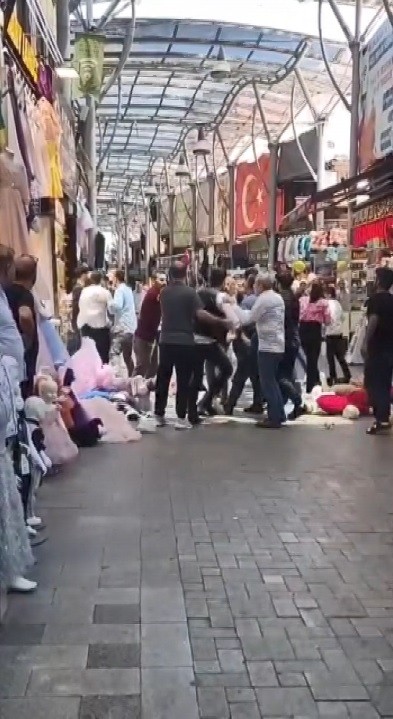 Esnaf birbirine girdi, tarihi çarşı savaş alanına döndü!