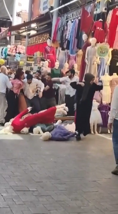 Foto - Esnaf birbirine girdi, tarihi çarşı savaş alanına döndü!