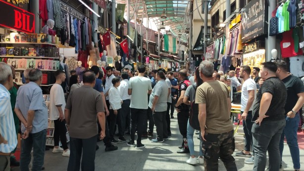 Foto - Esnaf birbirine girdi, tarihi çarşı savaş alanına döndü!
