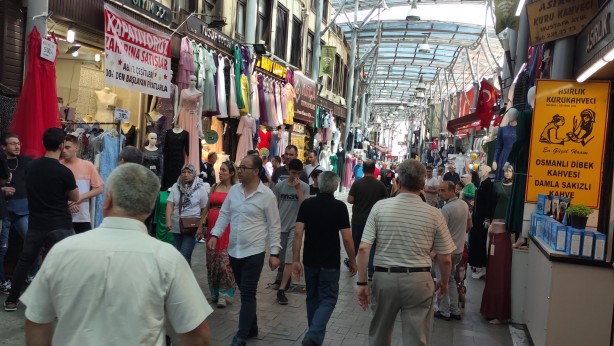 Foto - Esnaf birbirine girdi, tarihi çarşı savaş alanına döndü!