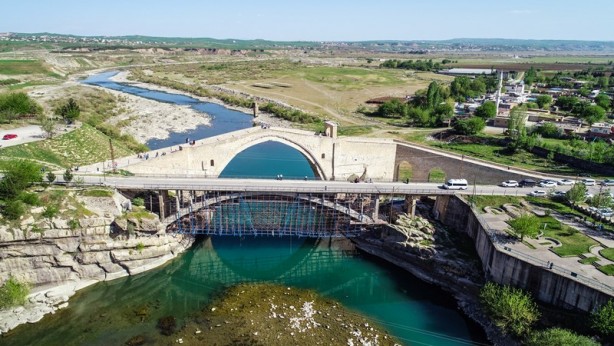 Foto - Eşsiz bir yapı: Malabadi köprüsü