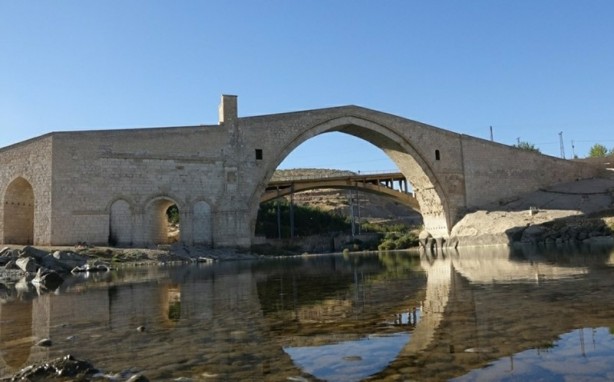 Foto - Eşsiz bir yapı: Malabadi köprüsü