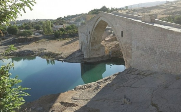 Foto - Eşsiz bir yapı: Malabadi köprüsü