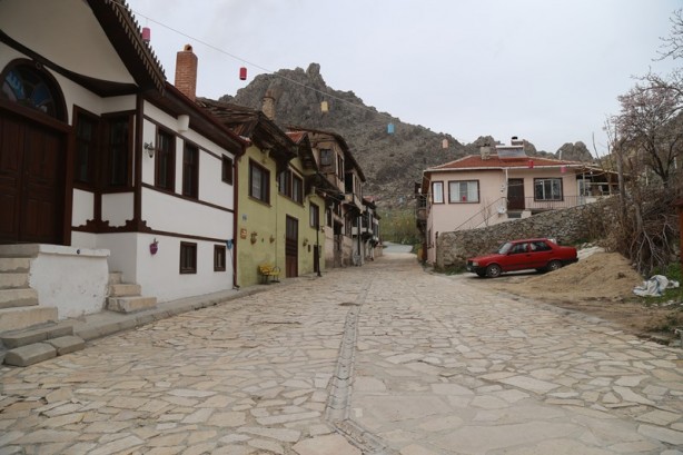 Benzersiz yapısıyla tarihi Sivrihisar evleri