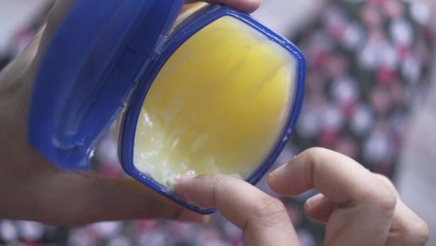 Foto - Etkisi inanılmaz! Elinize sürüp eldiven takarsanız bakın ne olur