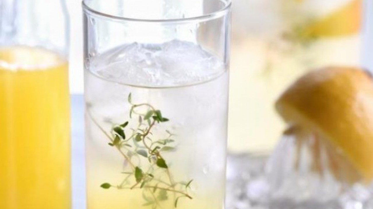 Foto - Etkisini duyunca şaşıracaksınız! Maden suyunu limonla beraber içince ne oluyor?