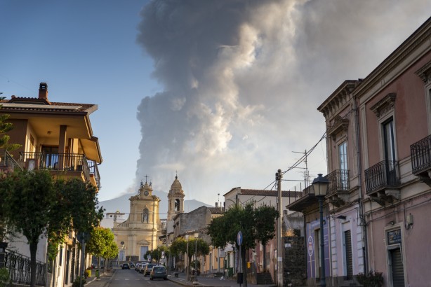 Foto - Etna, lav püskürtmeye başladı