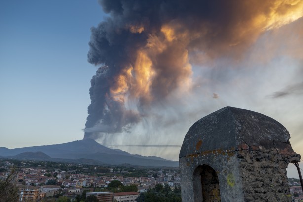 Foto - Etna, lav püskürtmeye başladı