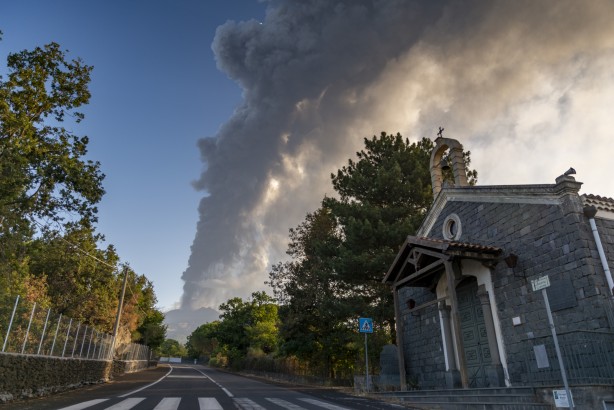 Foto - Etna, lav püskürtmeye başladı