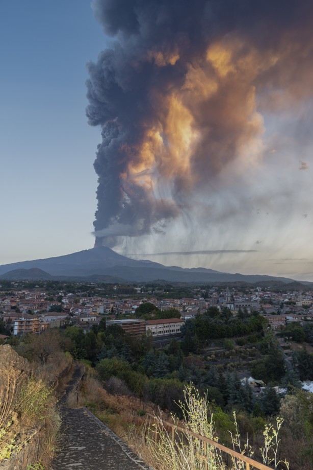 Foto - Etna, lav püskürtmeye başladı