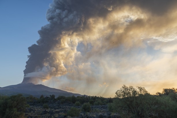 Foto - Etna, lav püskürtmeye başladı
