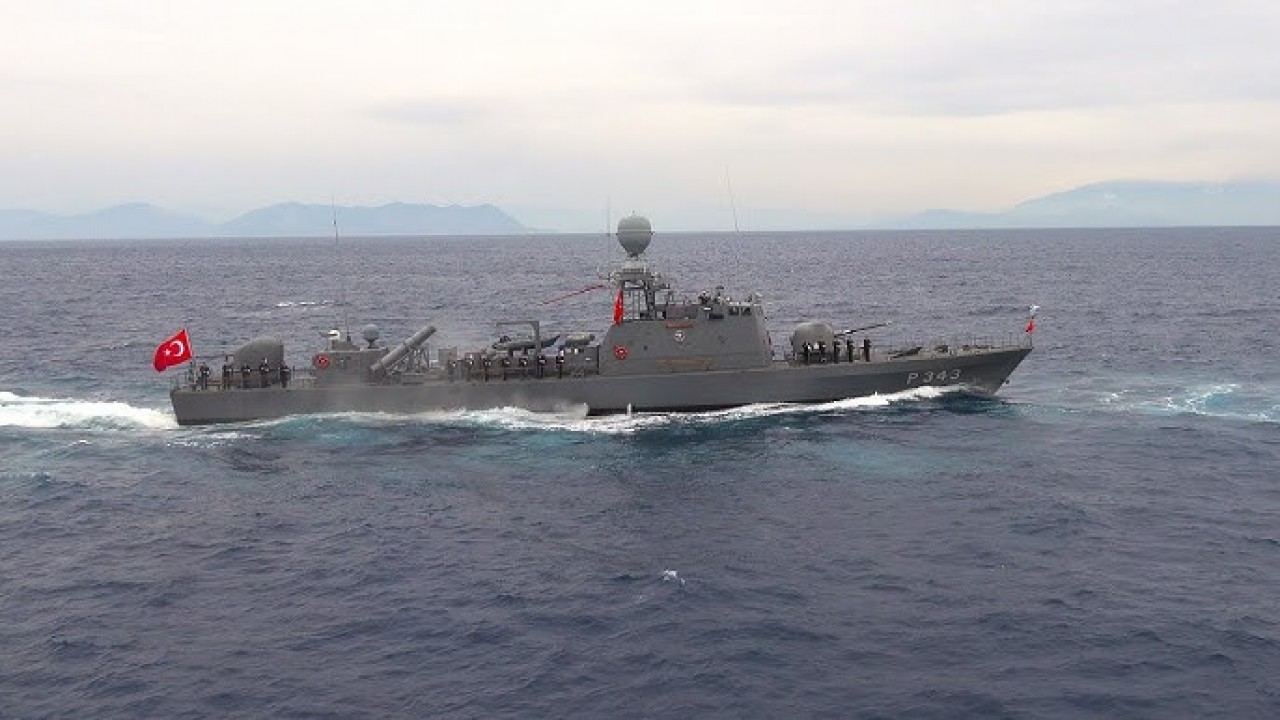 Foto - Etrafı sarılan ülke destek istedi! Türkiye savaş gemisi hediye etti, ülkede büyük kutlama yapacaklar