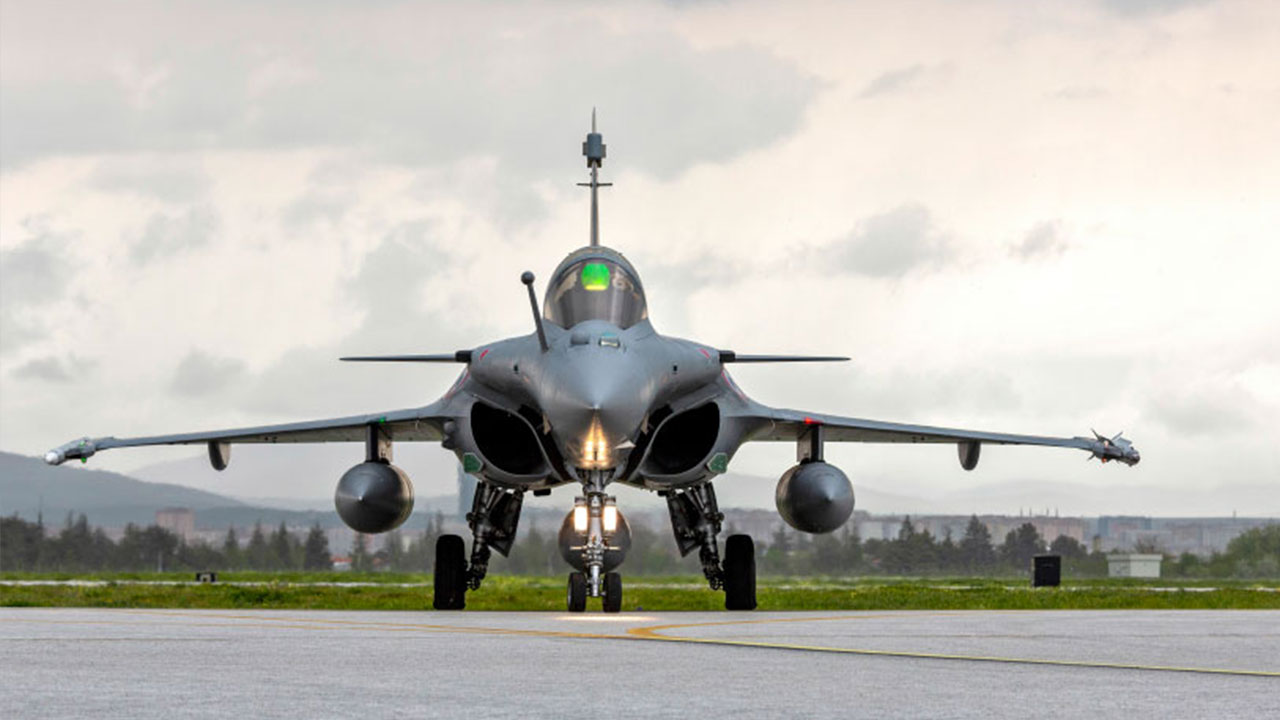 Foto - Eurofighter Typhoon'ları almak şart oldu! Türkiye'yi vurmak için 24 tane savaş uçağı aldılar