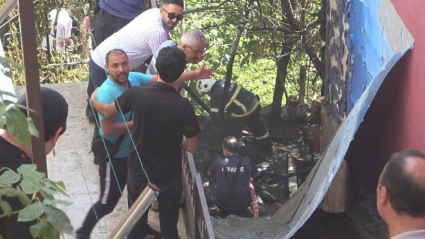 Foto - Ev bahçesinde korkutan yangın