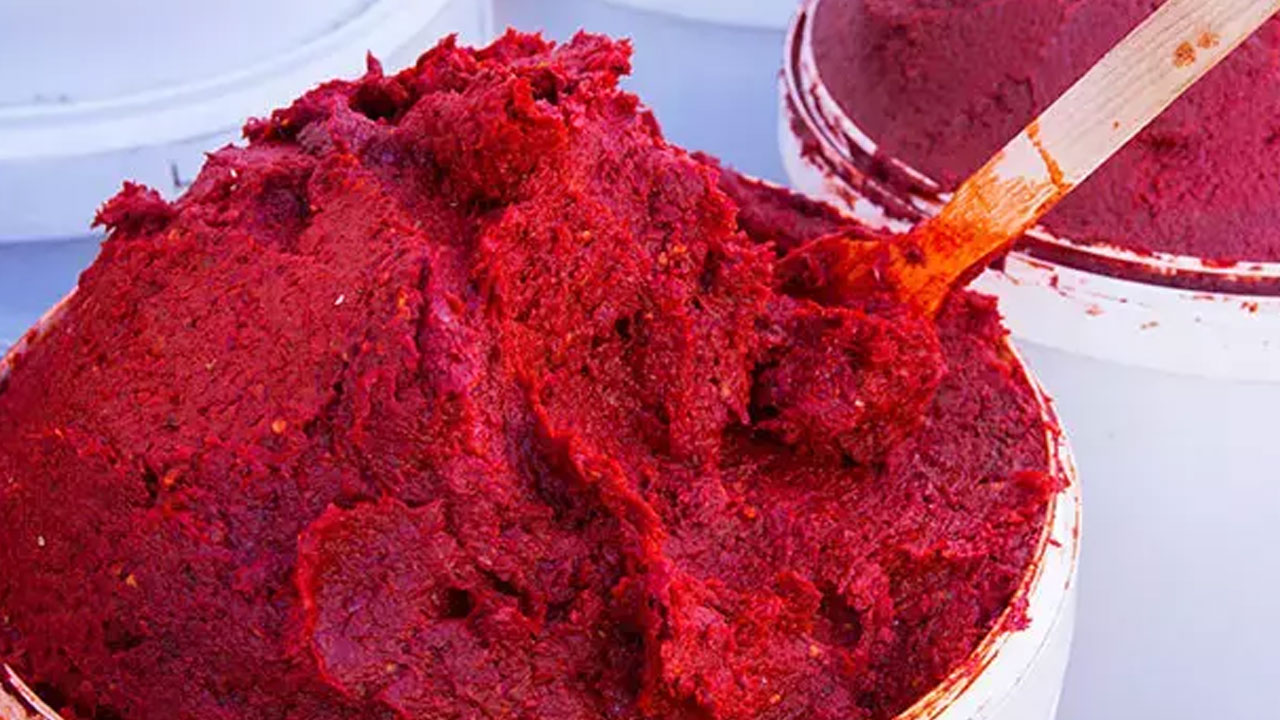 Foto - Ev hanımlarının dikkatine! İşte küflenmeden salça saklamanın sırrı