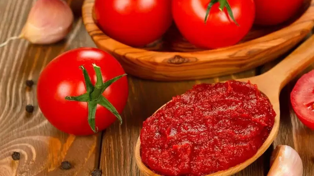 Foto - Ev hanımlarının dikkatine! İşte küflenmeden salça saklamanın sırrı