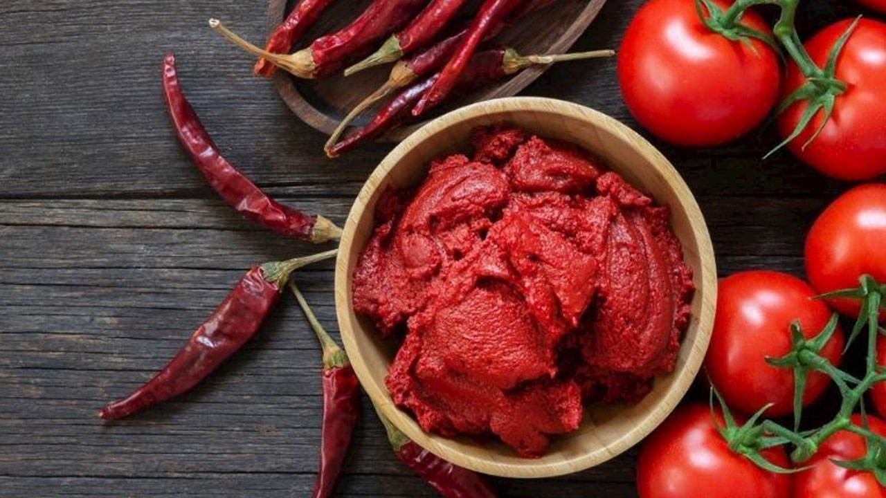 Foto - Ev hanımlarının dikkatine! İşte küflenmeden salça saklamanın sırrı