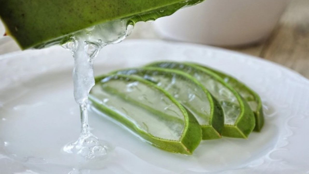 Foto - Ev hanımlarının dikkatine! Temizlik suyundan buruşan elleri pamuk gibi yapan yöntem