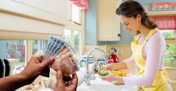 Ev hanımlarına emeklilik için tarih verildi! Milyonlarca anneye maaş geliyor... İşte havalara uçuracak detaylar