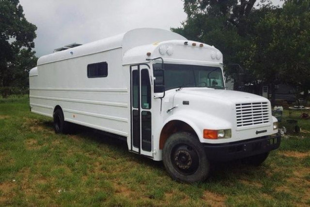 Foto - Ev kirası fazla gelince otobüsü eve dönüştürdü