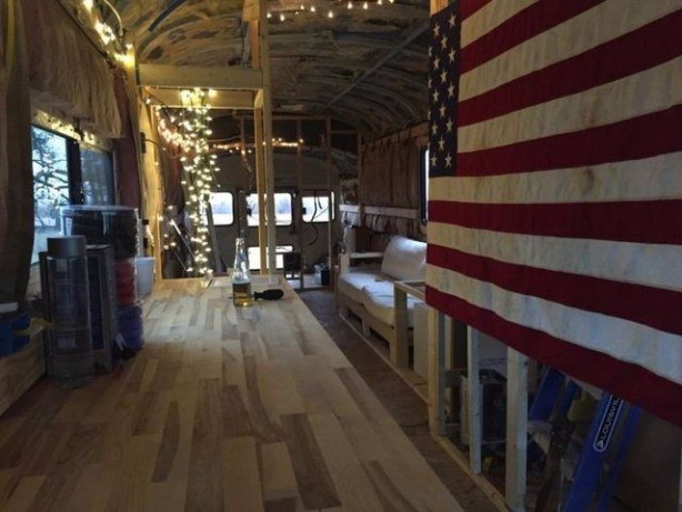 Foto - Ev kirası fazla gelince otobüsü eve dönüştürdü