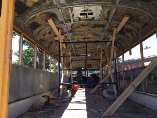 Foto - Ev kirası fazla gelince otobüsü eve dönüştürdü