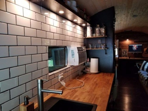 Foto - Ev kirası fazla gelince otobüsü eve dönüştürdü